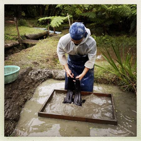 Mud dyeing